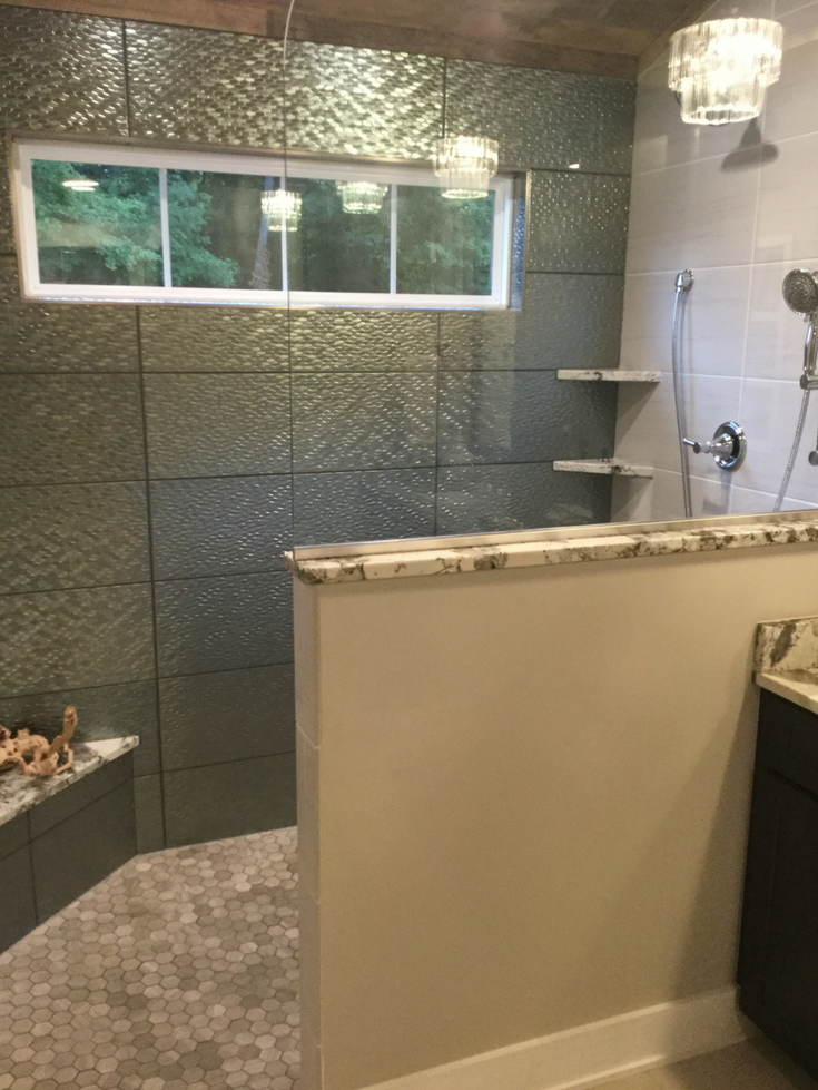 1. Posisikan Lebih Tinggi dengan Jendela Transom